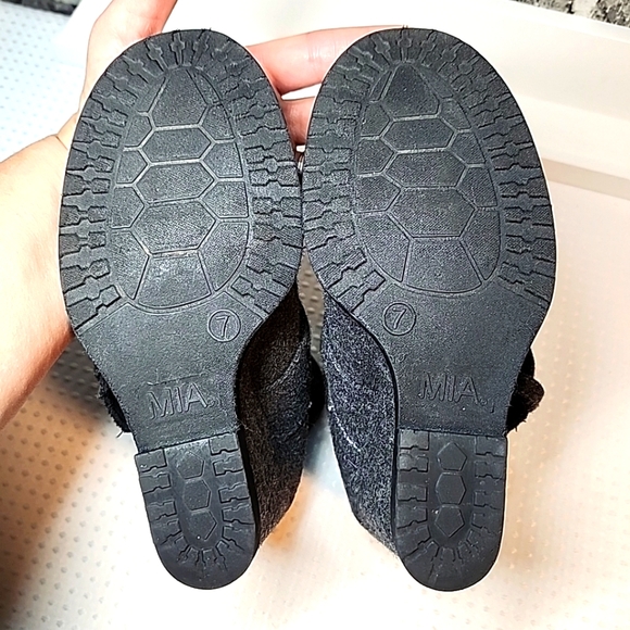 MIA Women's Size 7M Barton Grey Fabric Covered Wedge Heel Buckle Ankle Boots - Picture 5 of 8